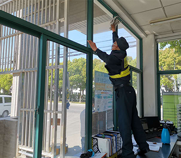 清掃衛(wèi)生美環(huán)境，服務(wù)客戶當(dāng)先鋒